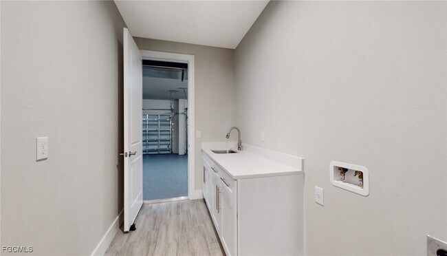 Building Photo - 3037 SW 28th Ave