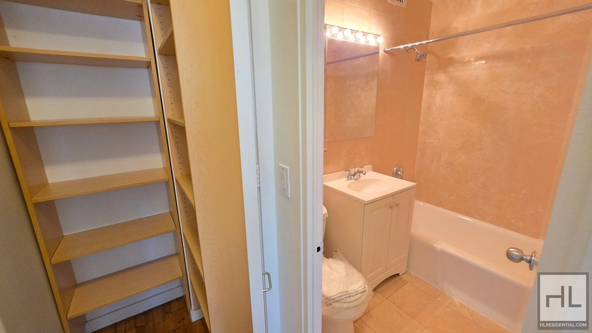 Building Photo - Sunlit 11th-Floor Corner 1-Bed with Skyline Views in Turtle Bay