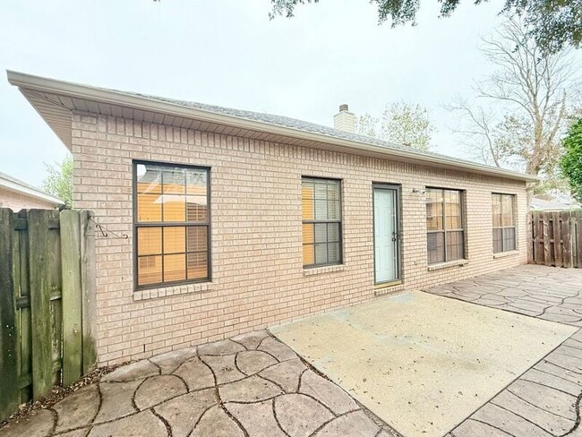 Building Photo - 4161 Longwood Cir