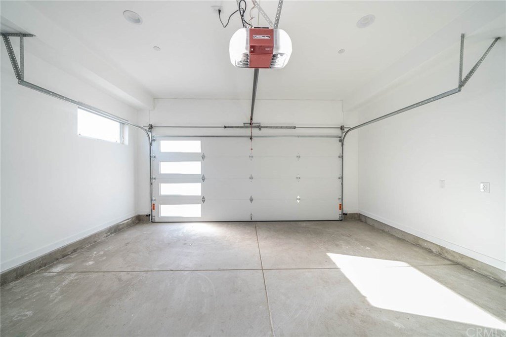 Building Photo - 4820 St Charles Pl