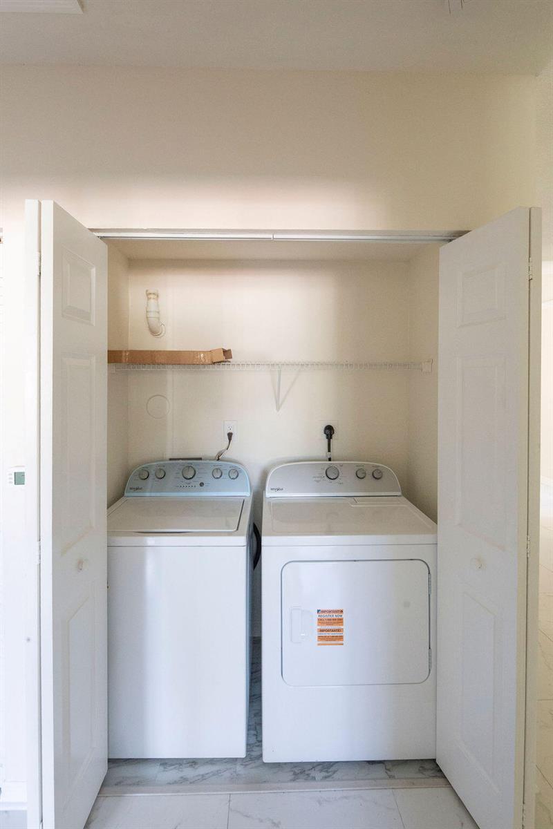 Building Photo - 2400 Centergate Dr