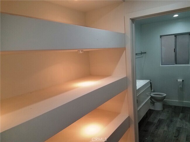 Building Photo - 811 6th St