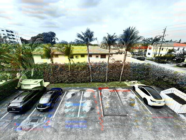 Building Photo - 650 NE 61st St