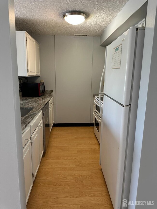 Building Photo - 1202 Aspen Dr