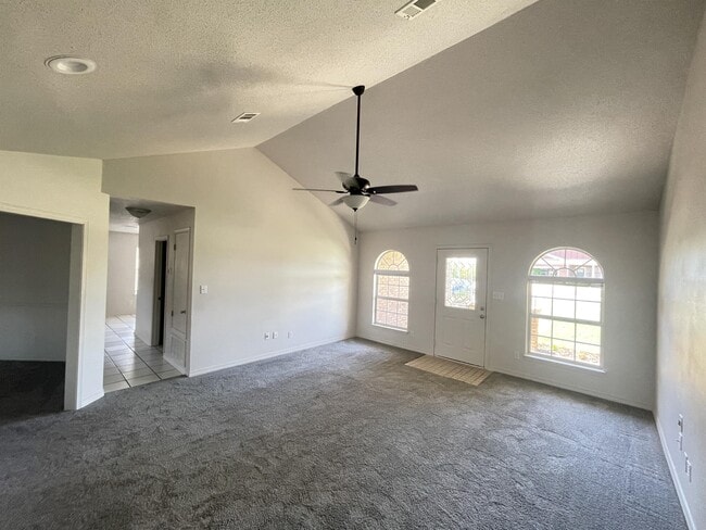 Building Photo - 2212 Peachwood Ct