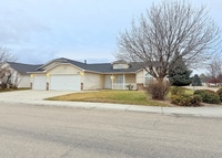 Building Photo - 2901 N Valam Ave