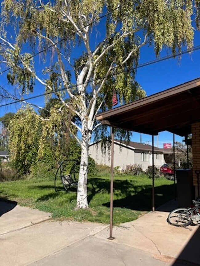 Building Photo - Charming home