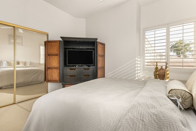 Building Photo - STUNNING Furnished OASIS 2 bed/2 bath Condo in McCormick Ranch