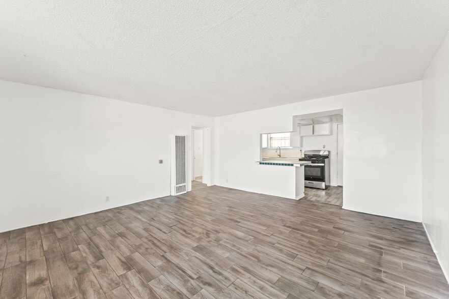 Building Photo - 956 E Imperial Hwy