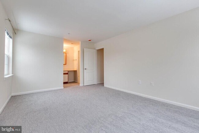 Building Photo - 8399 Montgomery Run Rd