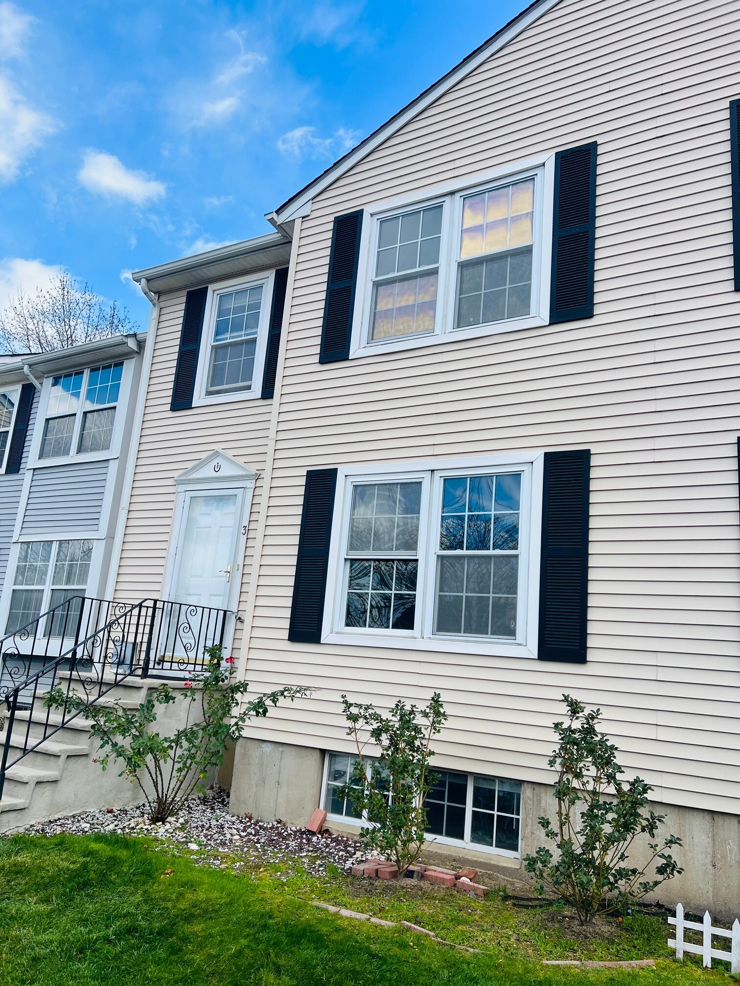 Building Photo - 3 Telegraph Ln