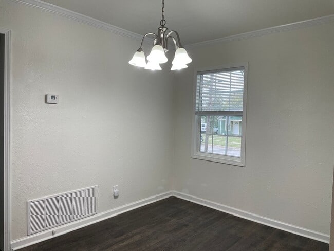 Building Photo - 1410 E Barton Ave
