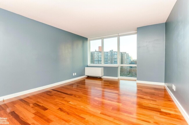 Building Photo - 640 W 237th St