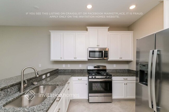 Building Photo - 2894 Coach Manors Way