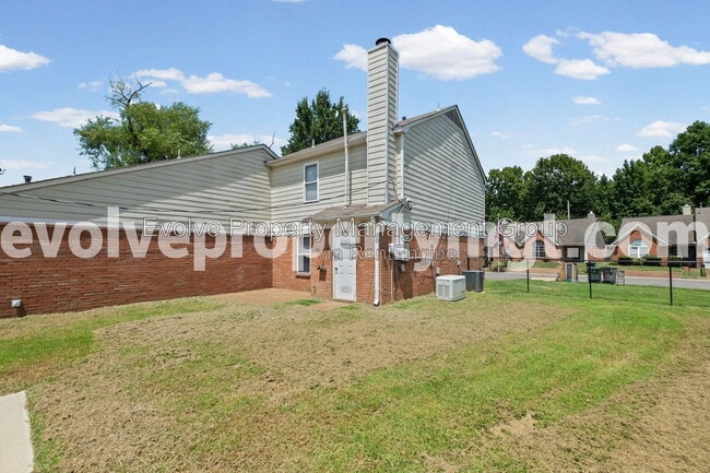 Building Photo - 8363 Creek Front Dr