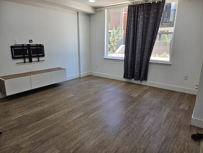 Hall - 3835 Heart Cmn