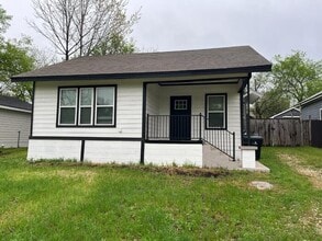 Building Photo - 1515 W Woodard St