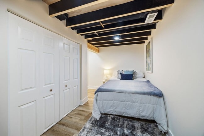 Building Photo - 4143 N Drake Ave