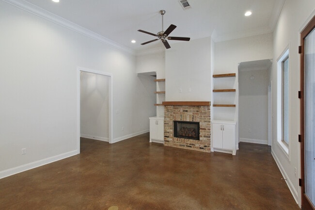 Building Photo - 1172 Greenfield Cir