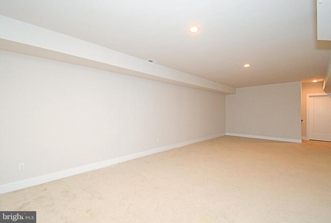 Building Photo - 136 Iron Hill Way