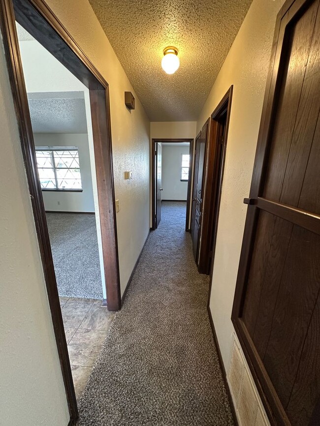 Building Photo - Beautiful duplex in Moore for rent!