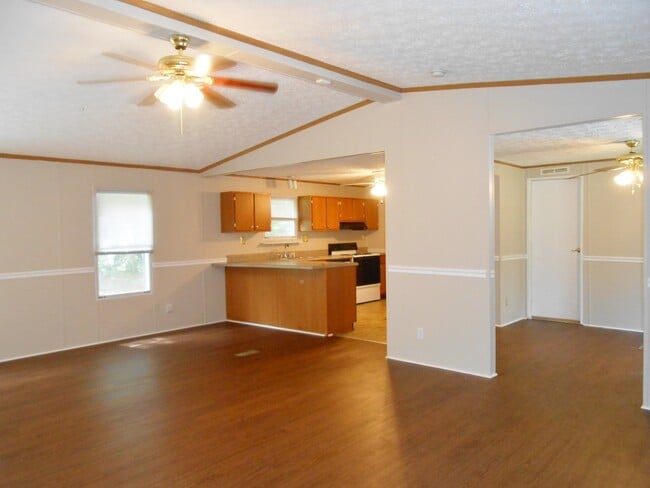 Building Photo - Large 3 Bedroom 3 Bathroom Modular Home in...