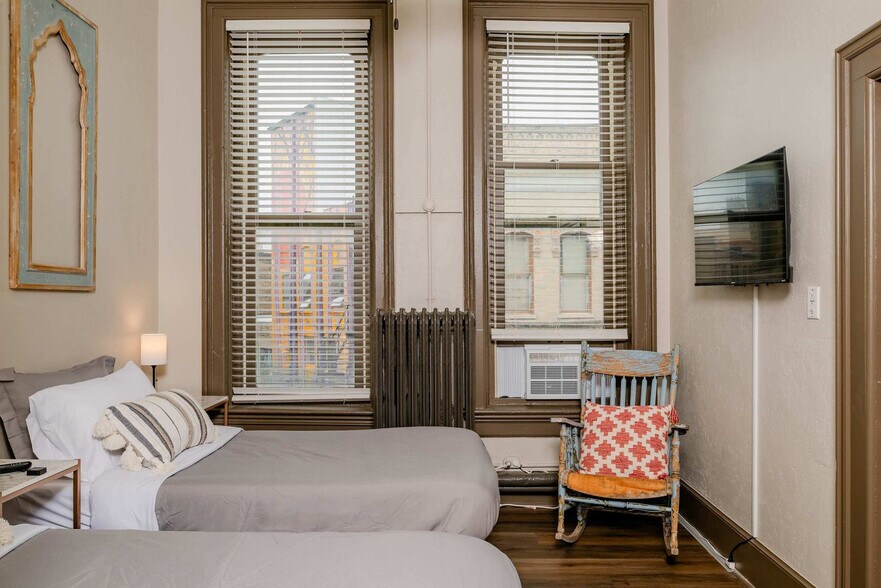 Building Photo - 101 Algoma Blvd