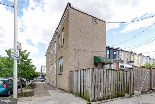 Building Photo - 156 N Kenwood Ave