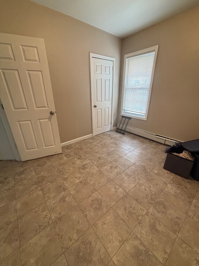 Building Photo - 602 E 33rd St