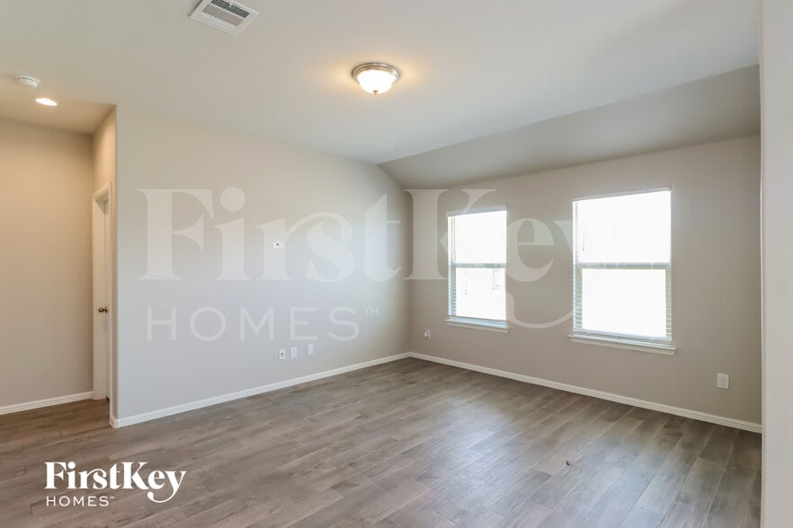 Building Photo - 4624 Corktree Ln