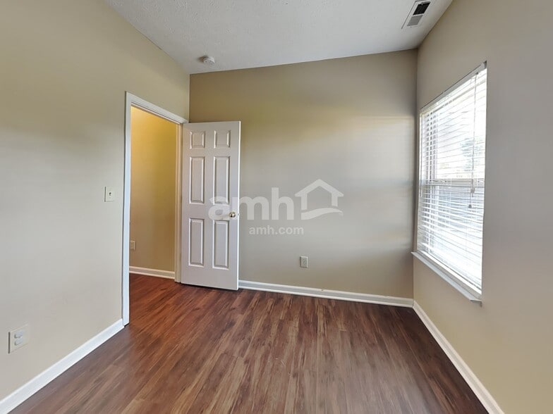 Building Photo - 11723 Rossmore Dr