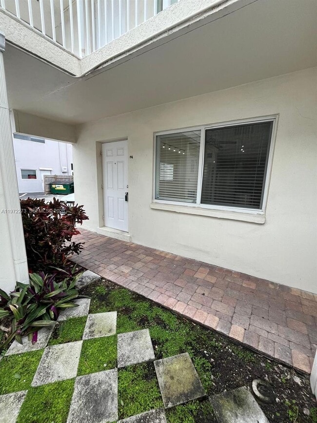 Building Photo - 1856 NE 46th St