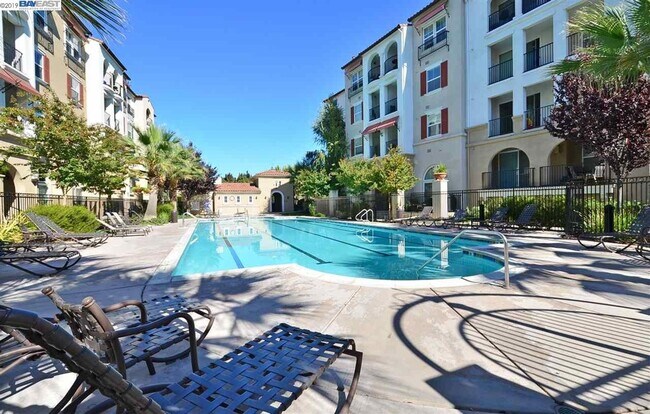 Building Photo - Wonderful Dublin Condo