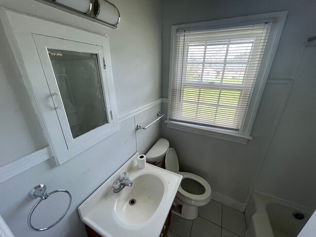 Building Photo - 2 Bedroom House with Large Bonus Room