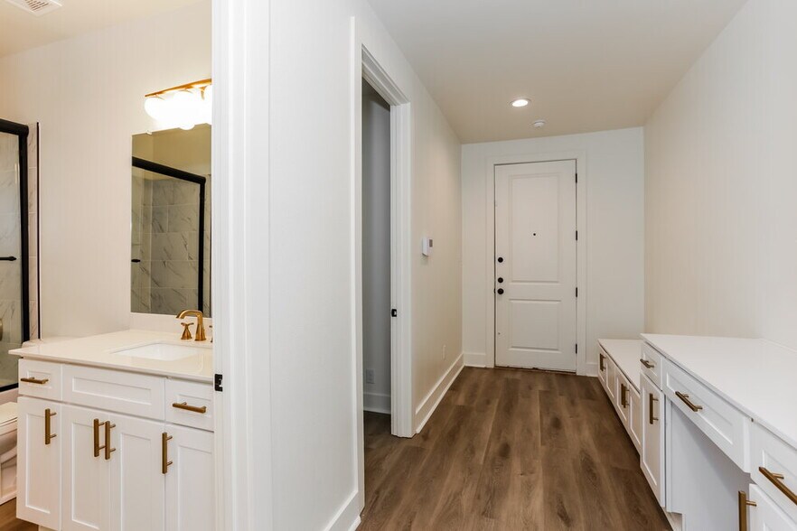 Building Photo - 7177 9th Hole Dr