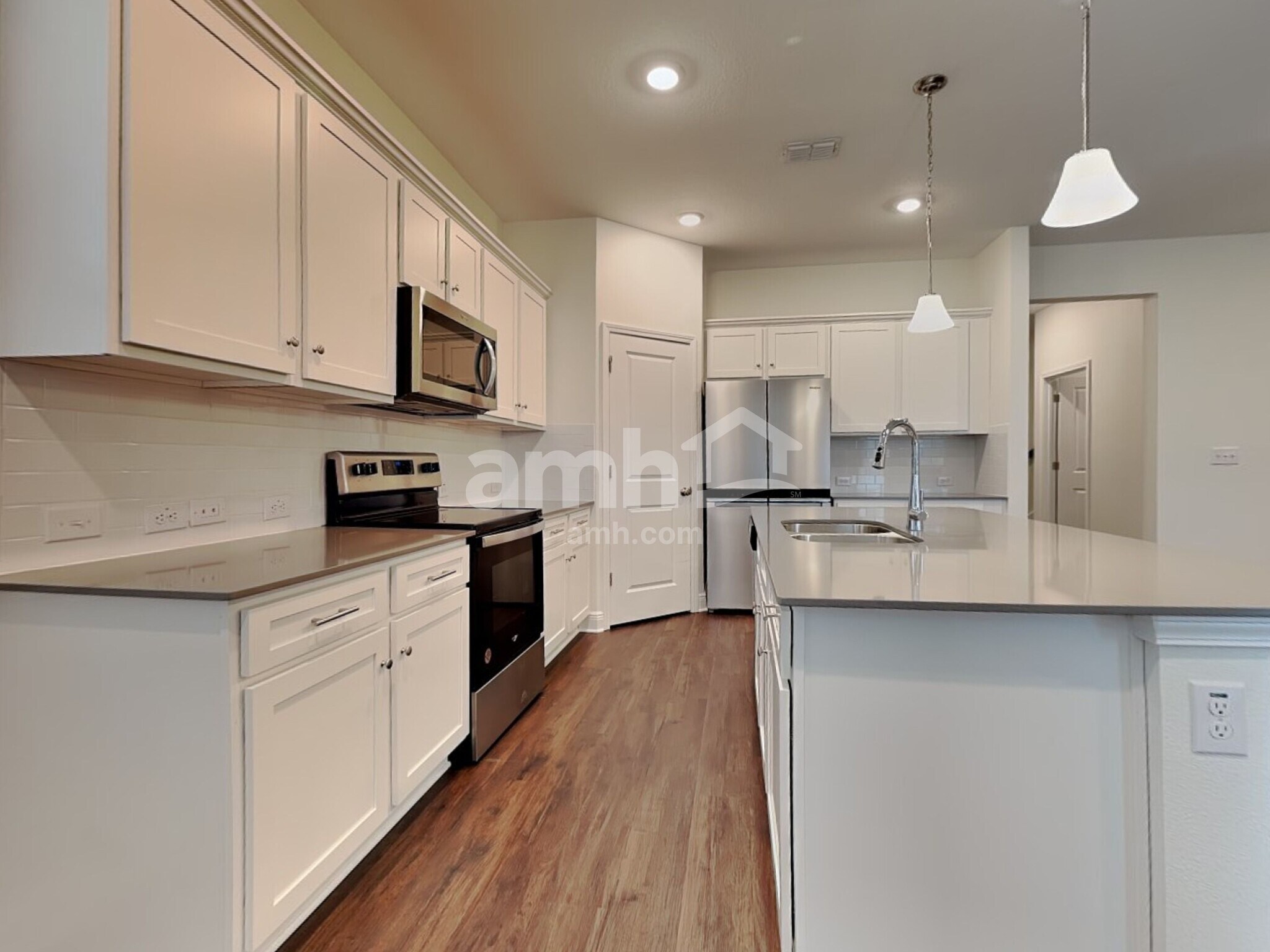 Building Photo - 27550 St Andrews Ave