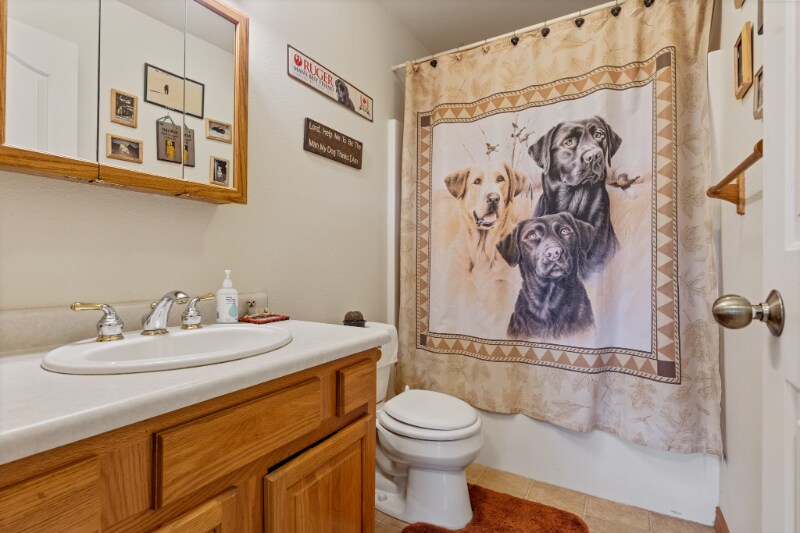 Building Photo - 670 Riverside Rd