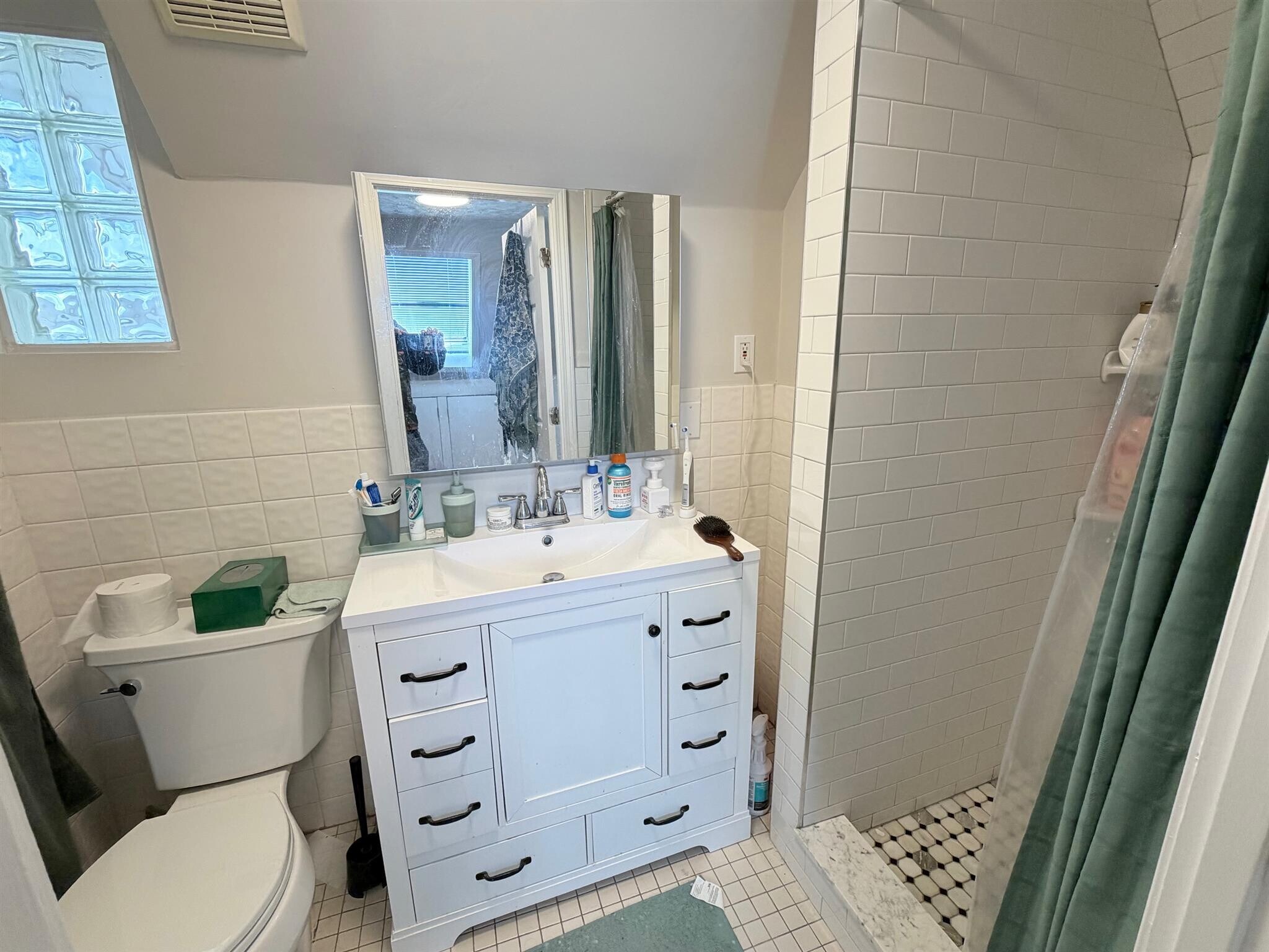 Building Photo - 72 College Ave