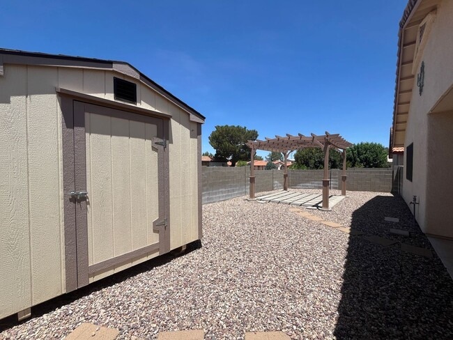 Building Photo - Cute and clean 4 bedroom home available now