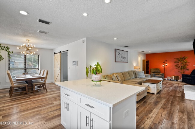 Building Photo - 6717 Lenczyk Dr