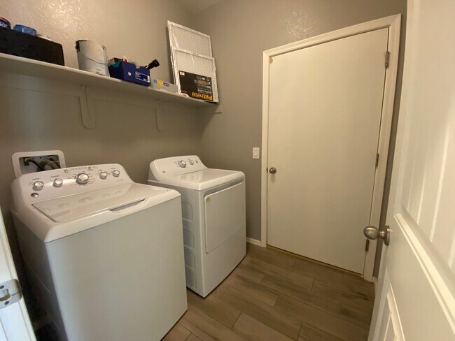 Building Photo - 4BR/2BA/2CG, 1906 sq.ft. rental in Sierra Vista, AZ