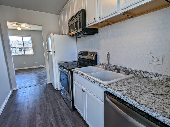 Building Photo - 6631 Julian St