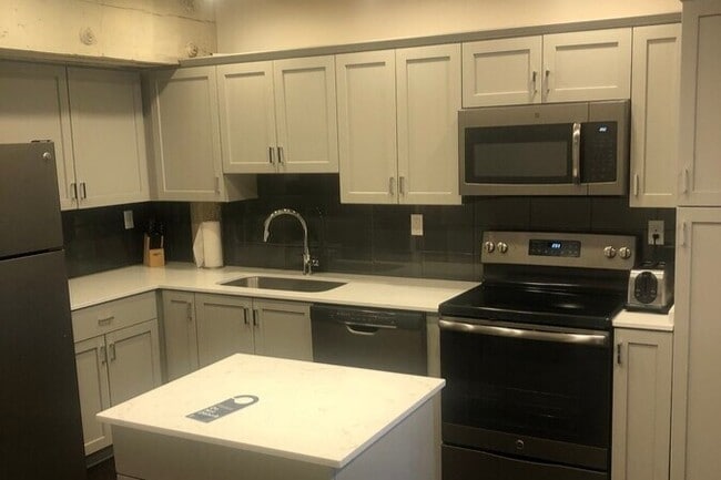 Building Photo - Gotham Lofts