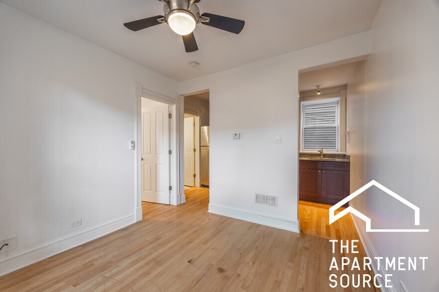 Building Photo - 1822 S Throop St