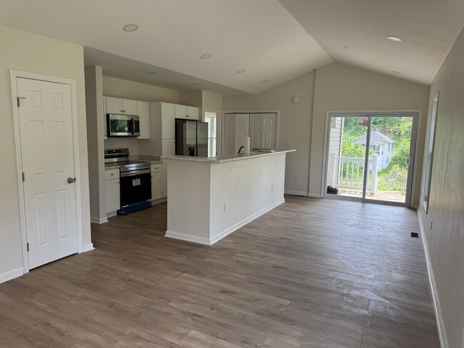 Building Photo - New construction 3 bed 2 bath with spaciou...