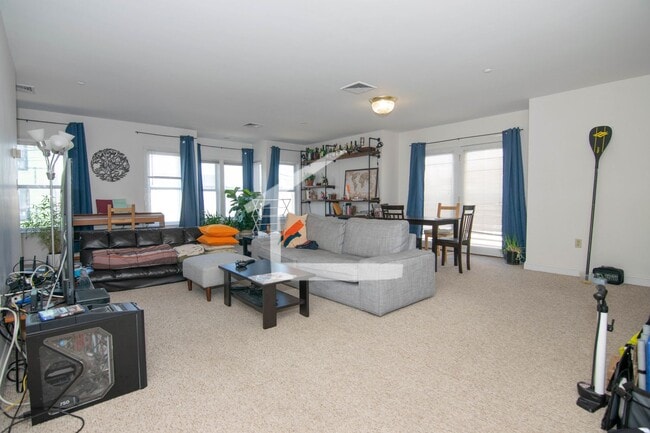 Building Photo - HOT BRIGHTON LISTING!!!!