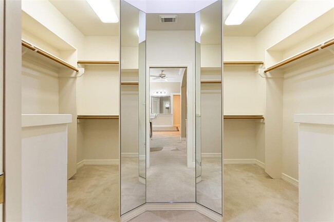 Building Photo - 3115 Evergreen Oak Dr