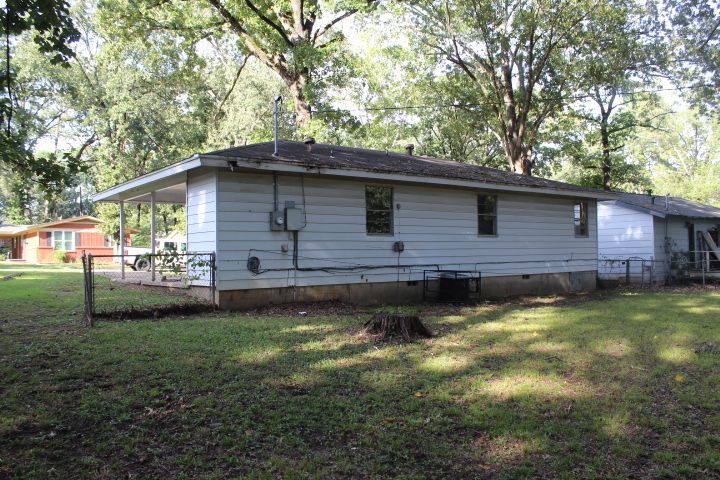 Building Photo - 19 Exeter Dr