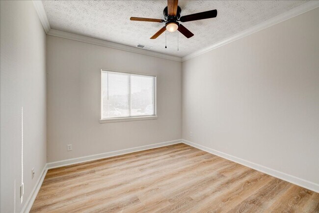 Building Photo - Evansville, IN**** Crown Moulding**** 2 Be...