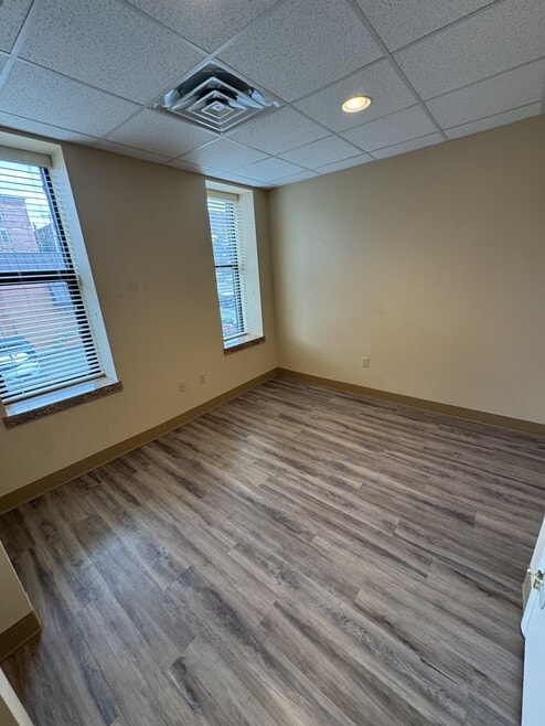 Building Photo - 102 E Otterman St